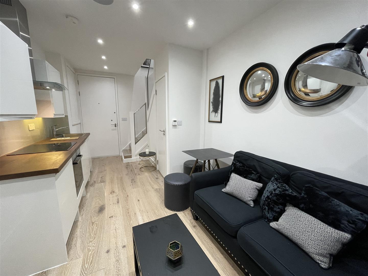 1 bed property in Siamese Mews, London